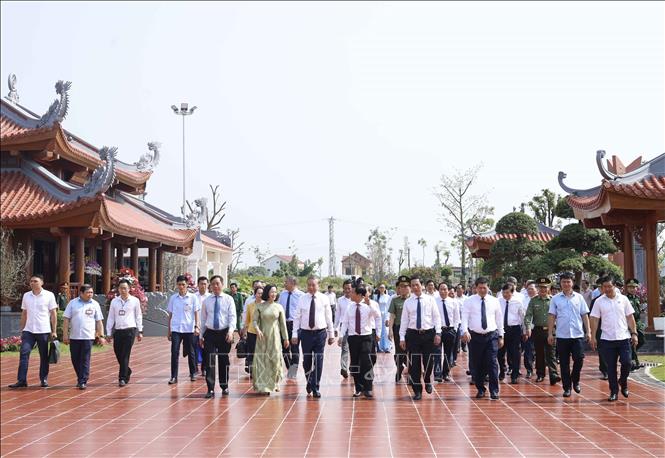 Tổng Bí thư, Chủ tịch nước dâng hương tưởng niệm Đại tướng Võ Nguyên Giáp- Ảnh 6.