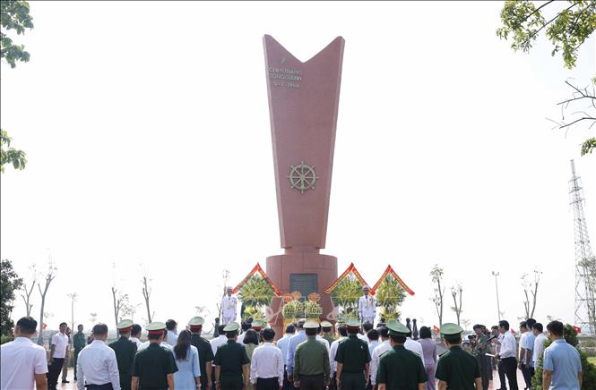 Tổng Bí thư, Chủ tịch nước dâng hương tưởng niệm Đại tướng Võ Nguyên Giáp- Ảnh 7.