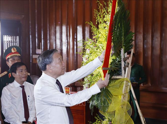 Tổng Bí thư, Chủ tịch nước dâng hương tưởng niệm Đại tướng Võ Nguyên Giáp- Ảnh 10.
