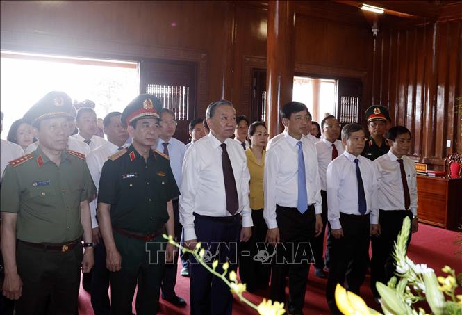 Tổng Bí thư, Chủ tịch nước dâng hương tưởng niệm Đại tướng Võ Nguyên Giáp- Ảnh 12.