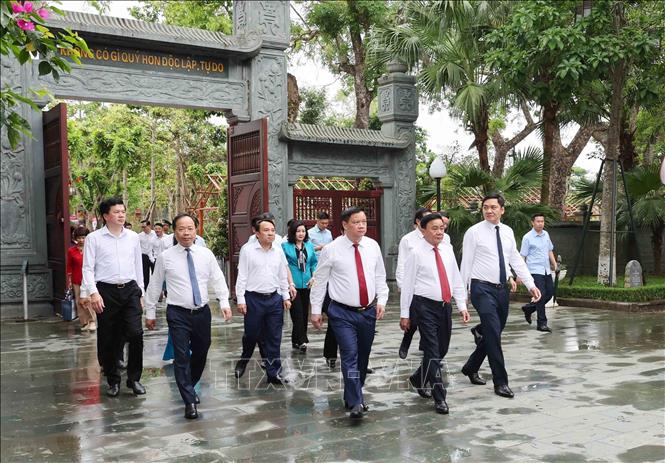 Thường trực Ban Bí thư dâng hương tưởng niệm Chủ tịch Hồ Chí Minh tại Nghệ An- Ảnh 1.