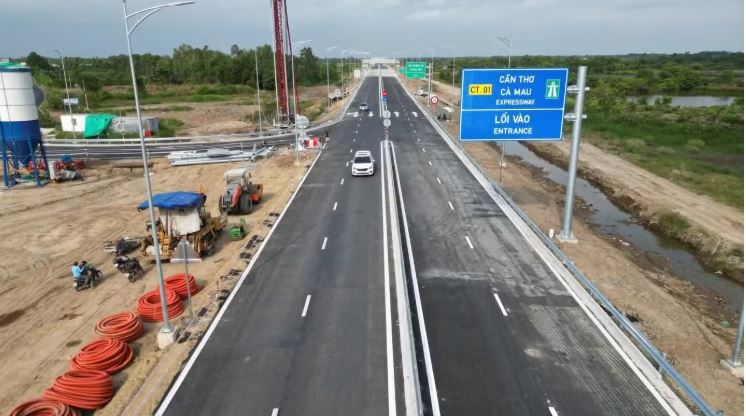 Chỉ vài giờ nữa, Việt Nam chính thức thông xe trở lại tuyến cao tốc hơn 17.000 tỷ đóng vai trò huyết mạch ở 'cửa ngõ' miền Tây- Ảnh 1.