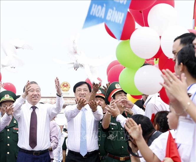 Tổng Bí thư, Chủ tịch nước Tô Lâm dự Lễ Thượng cờ 'Thống nhất non sông'- Ảnh 7.