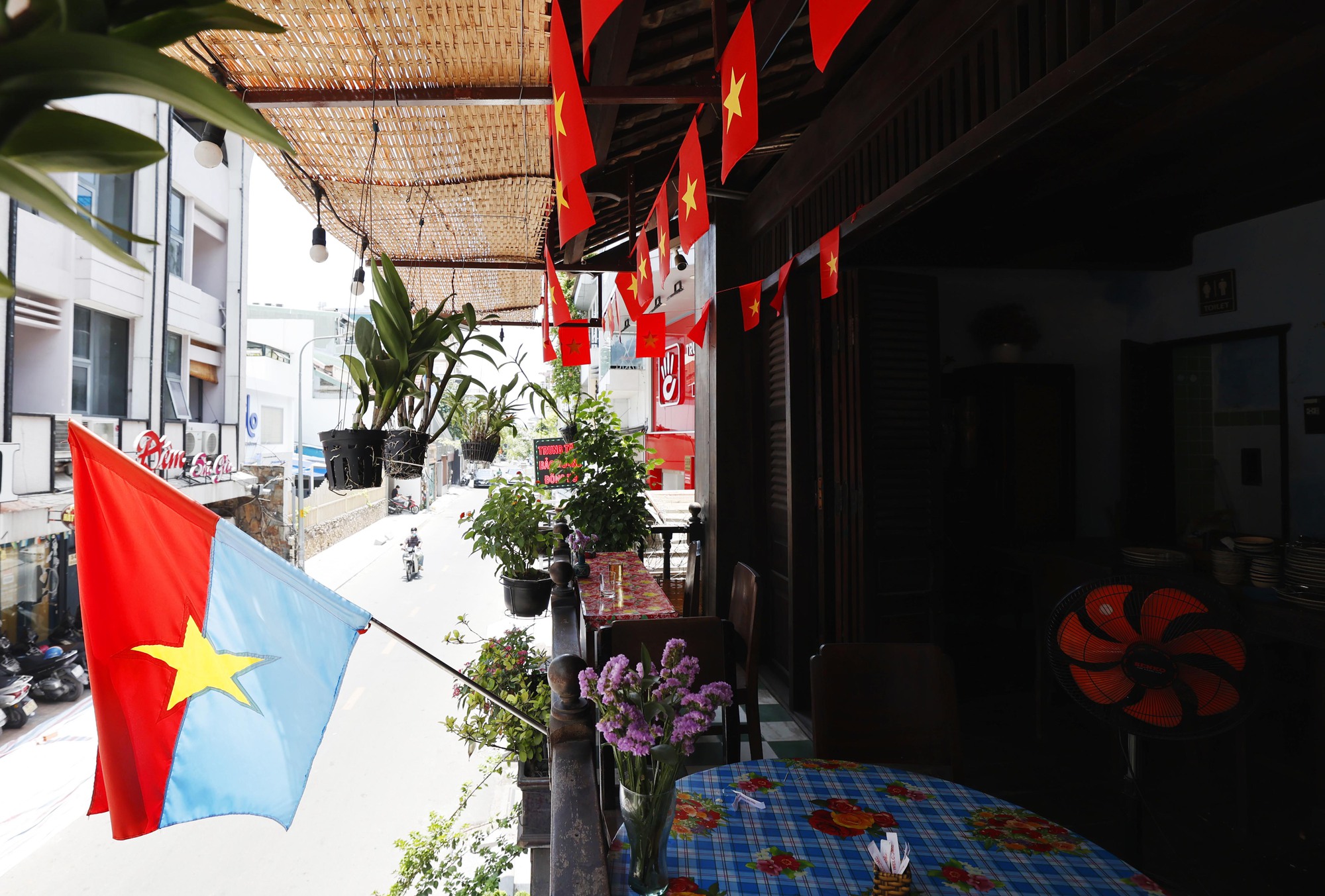 Photo Travel: Cà phê Đỗ Phủ, cơm tấm Đại Hàn - nơi lưu dấu ký ức Biệt động Sài Gòn