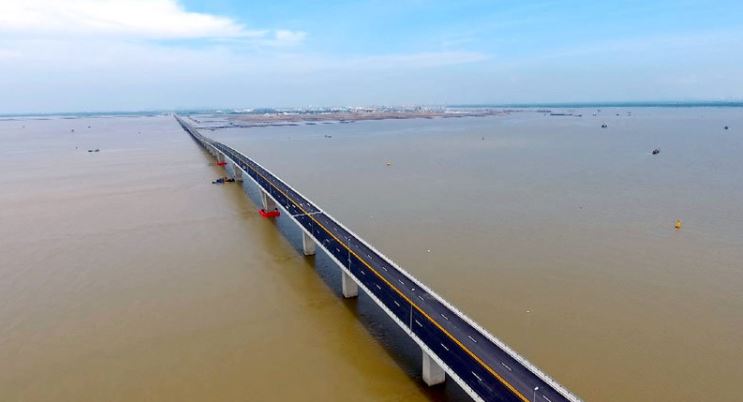 Việt Nam từng có cầu vượt biển 12.000 tỷ dài bậc nhất Đông Nam Á: Bên trong là căn hầm bí ẩn với 88 khoang đúc sẵn, công nghệ lắp ghép lần đầu được áp dụng- Ảnh 1.