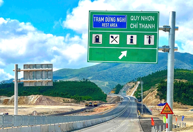 Tháng này, Việt Nam dự kiến đưa vào khai thác tuyến cao tốc gần 15.000 tỷ chạy dọc 2 tỉnh rộng bậc nhất cả nước- Ảnh 1. Tháng này, Việt Nam dự kiến đưa vào khai thác tuyến cao tốc gần 15.000 tỷ chạy dọc 2 tỉnh rộng bậc nhất cả nước- Ảnh 1.