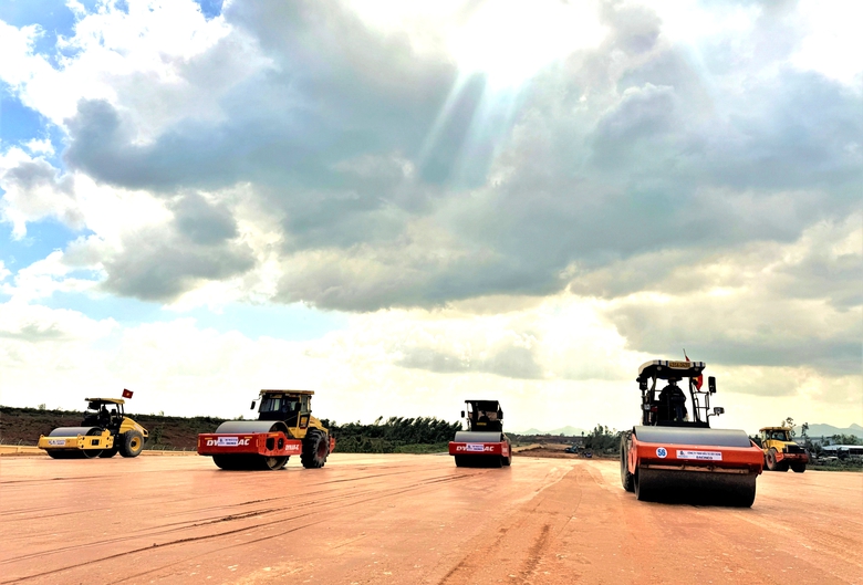 Chỉ 2 tháng nữa, dự án lên đời sân bay 60 năm tuổi do Mỹ xây dựng tại tỉnh lớn thứ 2 Việt Nam chính thức hoàn thành- Ảnh 2.