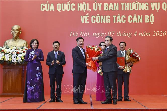 Chủ tịch Quốc hội dự Lễ công bố, trao Nghị quyết của Quốc hội, UBTVQH về công tác cán bộ- Ảnh 3. Chủ tịch Quốc hội dự Lễ công bố, trao Nghị quyết của Quốc hội, UBTVQH về công tác cán bộ- Ảnh 3.