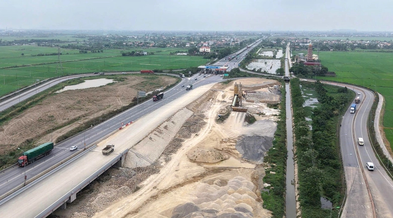 Chỉ 2 tháng nữa, chính thức hoàn thiện ‘lên đời’ tuyến cao tốc huyết mạch đi xuyên Ninh Bình- Ảnh 1.