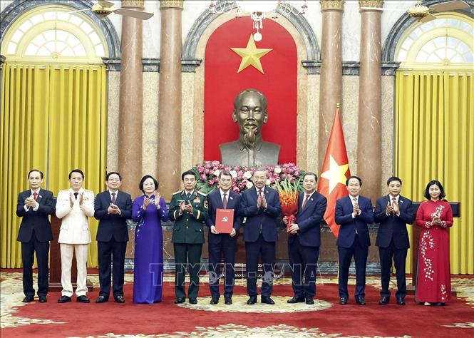 Tổng Bí thư, Chủ tịch nước chủ trì hội nghị công bố các quyết định đối với Chính phủ- Ảnh 1. Tổng Bí thư, Chủ tịch nước chủ trì hội nghị công bố các quyết định đối với Chính phủ- Ảnh 1.