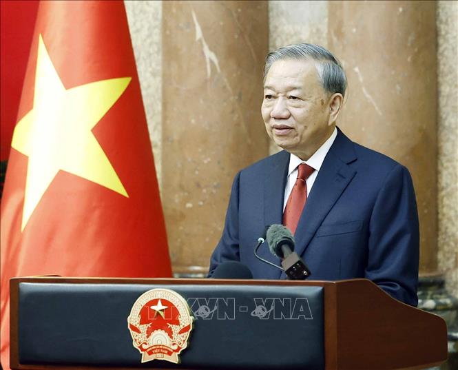 Bàn giao công tác giữa Tổng Bí thư, Chủ tịch nước Tô Lâm và nguyên Chủ tịch nước Lương Cường- Ảnh 5. Bàn giao công tác giữa Tổng Bí thư, Chủ tịch nước Tô Lâm và nguyên Chủ tịch nước Lương Cường- Ảnh 5.