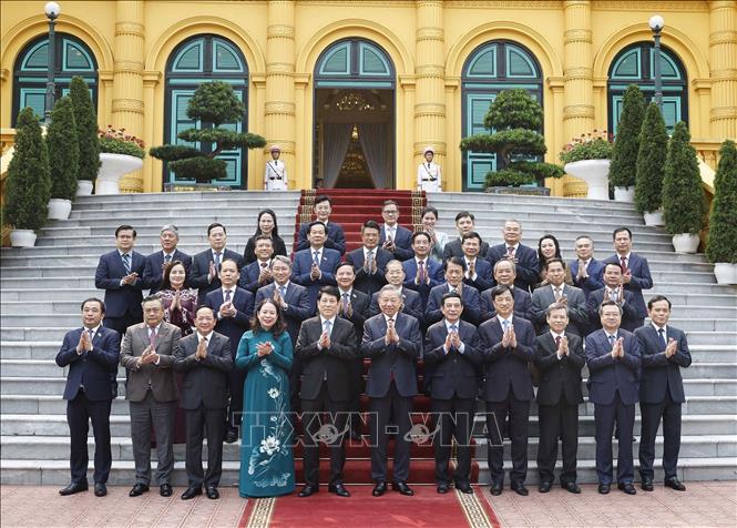 Bàn giao công tác giữa Tổng Bí thư, Chủ tịch nước Tô Lâm và nguyên Chủ tịch nước Lương Cường- Ảnh 8. Bàn giao công tác giữa Tổng Bí thư, Chủ tịch nước Tô Lâm và nguyên Chủ tịch nước Lương Cường- Ảnh 8.