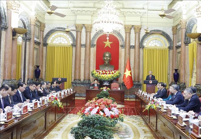 Bàn giao công tác giữa Tổng Bí thư, Chủ tịch nước Tô Lâm và nguyên Chủ tịch nước Lương Cường- Ảnh 4. Bàn giao công tác giữa Tổng Bí thư, Chủ tịch nước Tô Lâm và nguyên Chủ tịch nước Lương Cường- Ảnh 4.