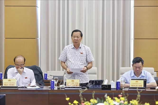 Ủy ban Thường vụ Quốc hội cho ý kiến về dự thảo Nghị quyết giảm thuế xăng, dầu- Ảnh 3. Ủy ban Thường vụ Quốc hội cho ý kiến về dự thảo Nghị quyết giảm thuế xăng, dầu- Ảnh 3.