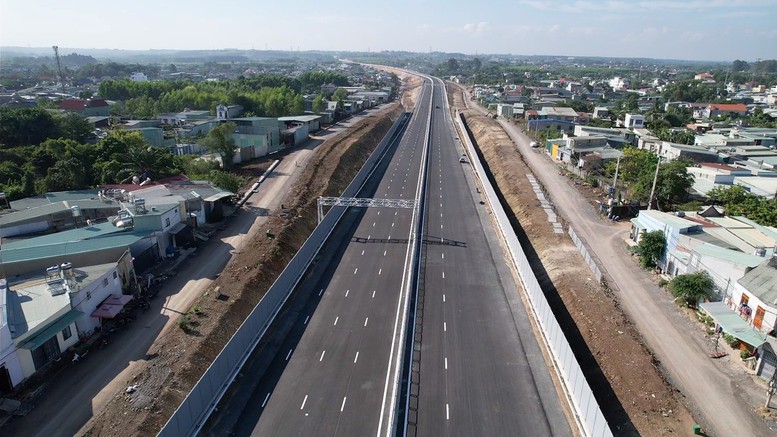 Việt Nam tăng tốc nâng cấp hạ tầng quy mô chưa từng có: Đưa hơn 3.800km cao tốc vào khai thác, thêm 2.100km đang triển khai- Ảnh 1.