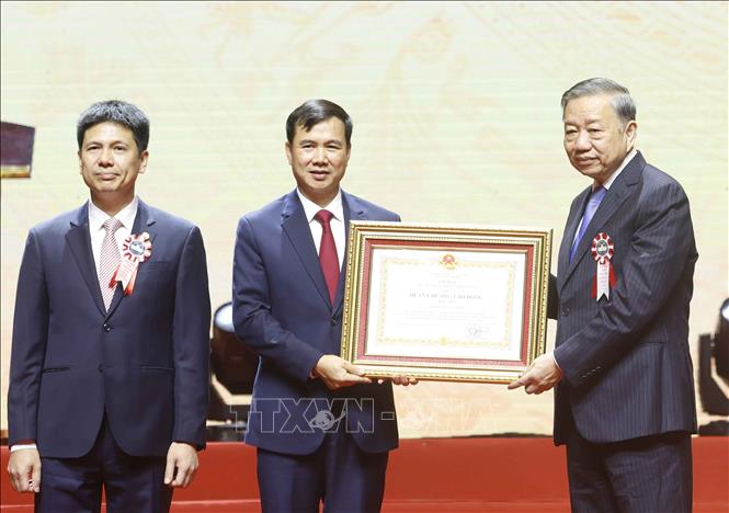 Tổng Bí thư, Chủ tịch nước Tô Lâm: Đại học Quốc gia Hà Nội tiếp tục vươn lên trở thành biểu tượng của trí tuệ Việt Nam- Ảnh 2.