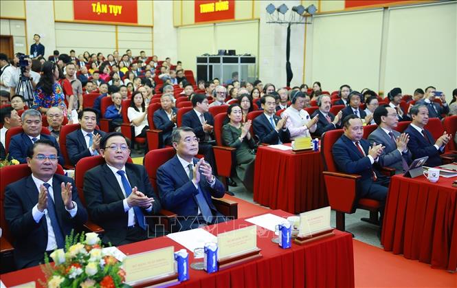 Thủ tướng Lê Minh Hưng: 'Chìa khóa vàng' khoa học công nghệ, đổi mới sáng tạo- Ảnh 2. Thủ tướng Lê Minh Hưng: 'Chìa khóa vàng' khoa học công nghệ, đổi mới sáng tạo- Ảnh 2.