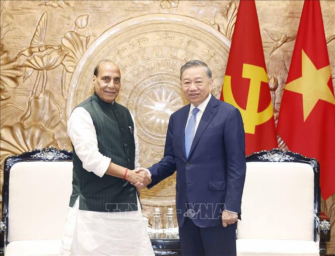 Tổng Bí thư, Chủ tịch nước Tô Lâm tiếp Bộ trưởng Quốc phòng Ấn Độ Rajnath Singh- Ảnh 1.