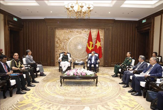 Tổng Bí thư, Chủ tịch nước Tô Lâm tiếp Bộ trưởng Quốc phòng Ấn Độ Rajnath Singh- Ảnh 3.