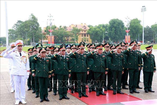 Kỷ niệm 136 năm Ngày sinh Chủ tịch Hồ Chí Minh: Lãnh đạo Đảng, Nhà nước vào Lăng viếng Bác- Ảnh 8. Kỷ niệm 136 năm Ngày sinh Chủ tịch Hồ Chí Minh: Lãnh đạo Đảng, Nhà nước vào Lăng viếng Bác- Ảnh 8.