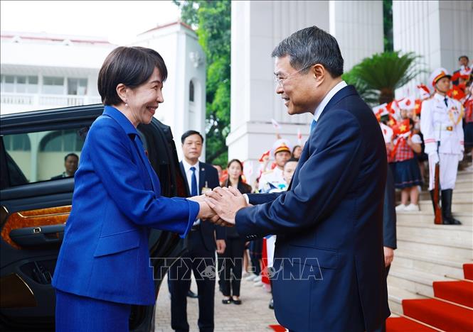 Thủ tướng Lê Minh Hưng chủ trì Lễ đón chính thức Thủ tướng Nhật Bản- Ảnh 2.