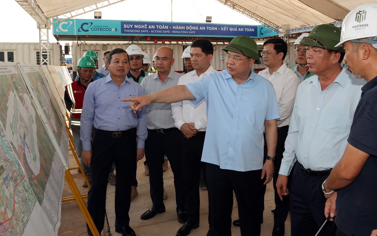 Hình ảnh tại buổi kiểm tra dự án sân bay Gia Bình. Nguồn ảnh: Báo Chính phủ Hình ảnh tại buổi kiểm tra dự án sân bay Gia Bình. Nguồn ảnh: Báo Chính phủ