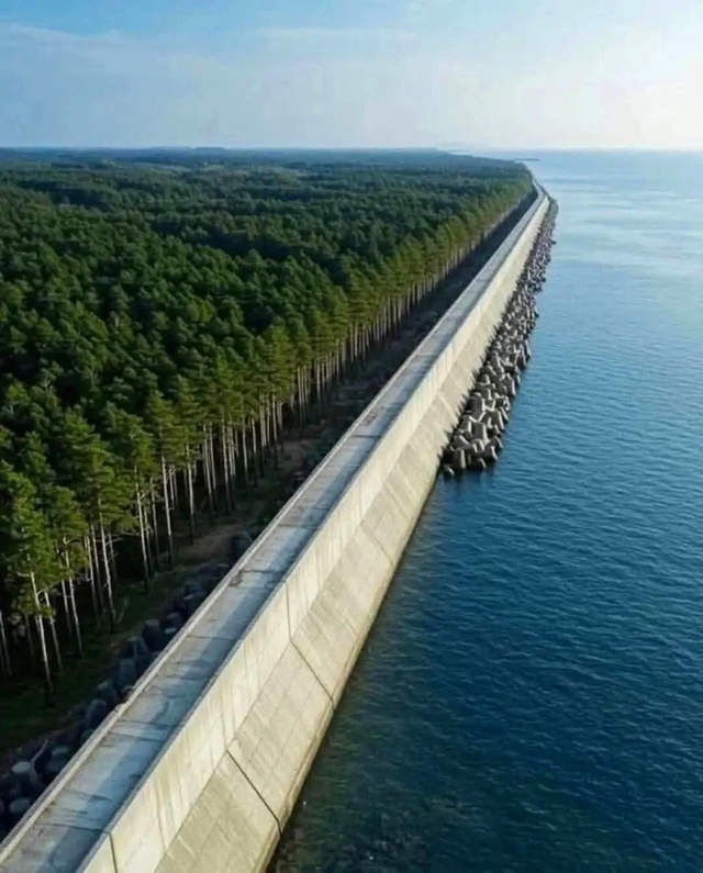 ‘Vạn Lý Trường Thành của Nhật Bản’ nằm dọc bờ biển: Cao như tòa nhà 5 tầng, kinh phí xây dựng 12 tỷ USD- Ảnh 1. ‘Vạn Lý Trường Thành của Nhật Bản’ nằm dọc bờ biển: Cao như tòa nhà 5 tầng, kinh phí xây dựng 12 tỷ USD- Ảnh 1.