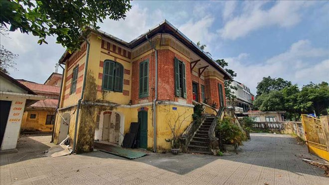 Biệt thự Pháp cổ hơn 100 năm tuổi ở Huế sắp bị tháo dỡ: Công trình đặc biệt với kết cấu bê tông cốt tre hiếm gặp- Ảnh 3. Biệt thự Pháp cổ hơn 100 năm tuổi ở Huế sắp bị tháo dỡ: Công trình đặc biệt với kết cấu bê tông cốt tre hiếm gặp- Ảnh 3.