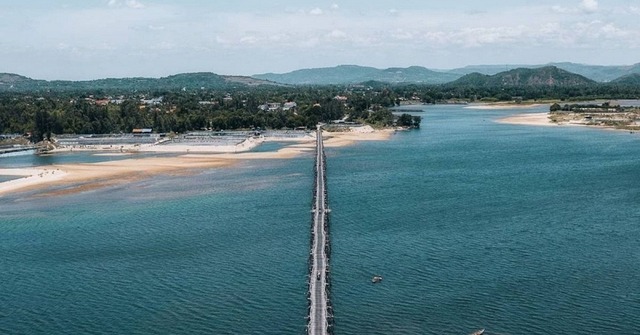 Độc đáo cây cầu gỗ dài nhất Việt Nam: Gắn với truyền thuyết linh thiêng, mỗi năm được 'tái sinh' một lần- Ảnh 1.