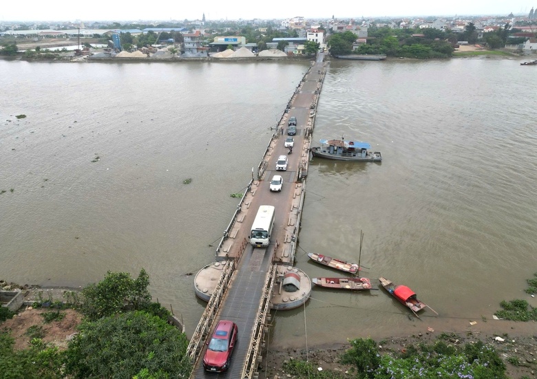 Cầu vượt sông gần 600 tỷ, thay thế cho cầu phao đã hoạt động 30 năm ở Ninh Bình nỗ lực gỡ khó, hoàn thành sau 1 năm nữa- Ảnh 2. Cầu vượt sông gần 600 tỷ, thay thế cho cầu phao đã hoạt động 30 năm ở Ninh Bình nỗ lực gỡ khó, hoàn thành sau 1 năm nữa- Ảnh 2.
