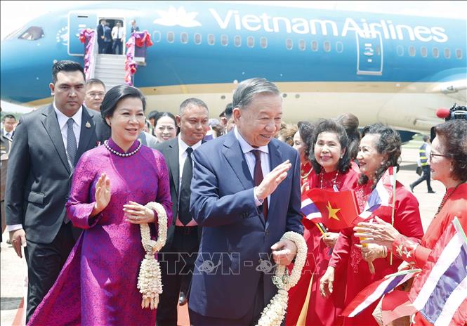 Tổng Bí thư, Chủ tịch nước Tô Lâm và Phu nhân bắt đầu thăm chính thức Vương quốc Thái Lan- Ảnh 1.