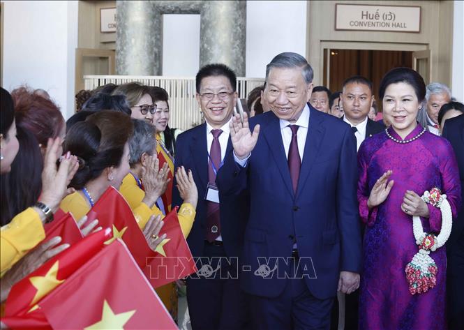 Tổng Bí thư, Chủ tịch nước Tô Lâm gặp gỡ cộng đồng người Việt Nam tại Thái Lan- Ảnh 2. Tổng Bí thư, Chủ tịch nước Tô Lâm gặp gỡ cộng đồng người Việt Nam tại Thái Lan- Ảnh 2.