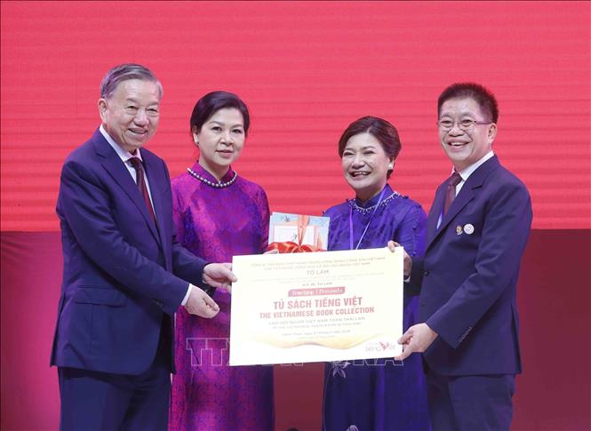 Tổng Bí thư, Chủ tịch nước Tô Lâm gặp gỡ cộng đồng người Việt Nam tại Thái Lan- Ảnh 5. Tổng Bí thư, Chủ tịch nước Tô Lâm gặp gỡ cộng đồng người Việt Nam tại Thái Lan- Ảnh 5.