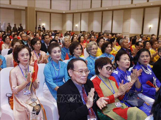 Tổng Bí thư, Chủ tịch nước Tô Lâm gặp gỡ cộng đồng người Việt Nam tại Thái Lan- Ảnh 7. Tổng Bí thư, Chủ tịch nước Tô Lâm gặp gỡ cộng đồng người Việt Nam tại Thái Lan- Ảnh 7.