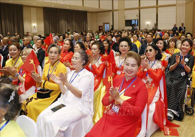 Tổng Bí thư, Chủ tịch nước Tô Lâm gặp gỡ cộng đồng người Việt Nam tại Thái Lan- Ảnh 9. Tổng Bí thư, Chủ tịch nước Tô Lâm gặp gỡ cộng đồng người Việt Nam tại Thái Lan- Ảnh 9.
