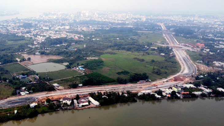 Thành phố giàu có của Việt Nam sắp thu hồi đất của gần 1.700 hộ dân, nhường chỗ cho khu đô thị ven sông 72.000 tỷ- Ảnh 1. Thành phố giàu có của Việt Nam sắp thu hồi đất của gần 1.700 hộ dân, nhường chỗ cho khu đô thị ven sông 72.000 tỷ- Ảnh 1.