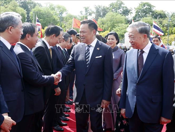 Lễ đón Tổng Bí thư, Chủ tịch nước Tô Lâm và Phu nhân thăm chính thức Vương quốc Thái Lan- Ảnh 3. Lễ đón Tổng Bí thư, Chủ tịch nước Tô Lâm và Phu nhân thăm chính thức Vương quốc Thái Lan- Ảnh 3.