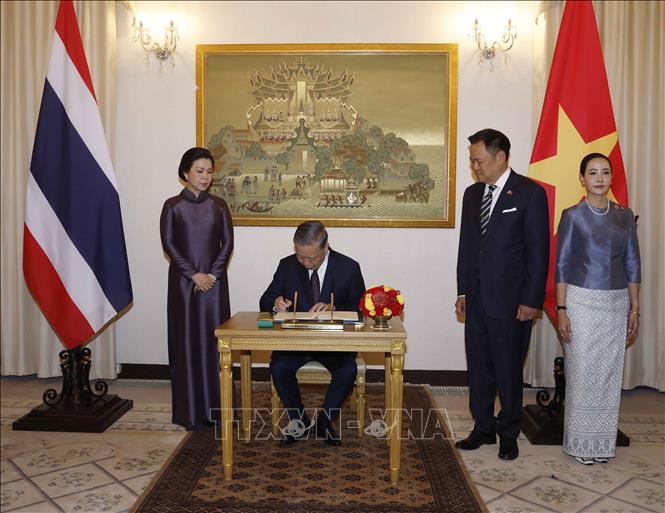 Lễ đón Tổng Bí thư, Chủ tịch nước Tô Lâm và Phu nhân thăm chính thức Vương quốc Thái Lan- Ảnh 8. Lễ đón Tổng Bí thư, Chủ tịch nước Tô Lâm và Phu nhân thăm chính thức Vương quốc Thái Lan- Ảnh 8.