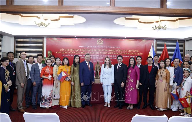 Tổng Bí thư, Chủ tịch nước và Phu nhân gặp gỡ cộng đồng người Việt Nam tại Philippines- Ảnh 5.