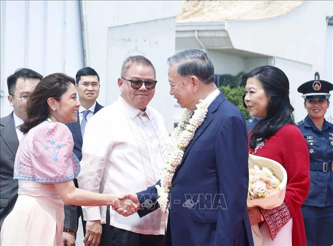 Tổng Bí thư, Chủ tịch nước Tô Lâm và Phu nhân đến thủ đô Manila thăm cấp Nhà nước Cộng hòa Philippines- Ảnh 2. Tổng Bí thư, Chủ tịch nước Tô Lâm và Phu nhân đến thủ đô Manila thăm cấp Nhà nước Cộng hòa Philippines- Ảnh 2.