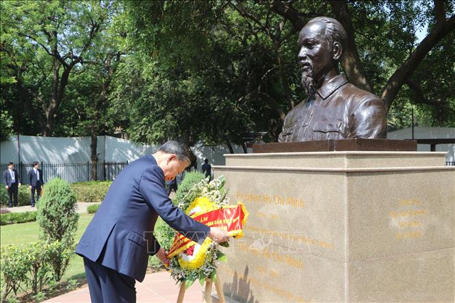 Tổng Bí thư, Chủ tịch nước Tô Lâm đặt vòng hoa tại Khu tưởng niệm Mahatma Gandhi- Ảnh 2.