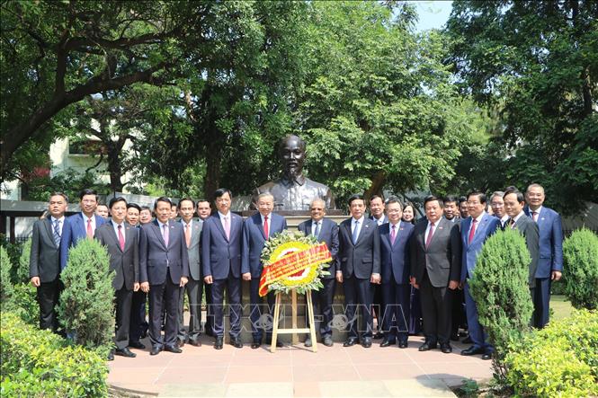 Tổng Bí thư, Chủ tịch nước Tô Lâm đặt vòng hoa tại Khu tưởng niệm Mahatma Gandhi- Ảnh 3.