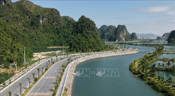 Tuyến đường ven biển đẹp nhất Việt Nam: Xuyên núi, ôm biển và kết nối 2 vịnh di sản- Ảnh 3.