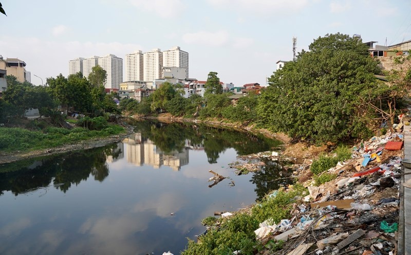Hà Nội đầu tư gần 12.000 tỷ ‘hồi sinh’ dòng sông ô nhiễm dài 12,9km - Ảnh 1. Hà Nội đầu tư gần 12.000 tỷ ‘hồi sinh’ dòng sông ô nhiễm dài 12,9km - Ảnh 1.
