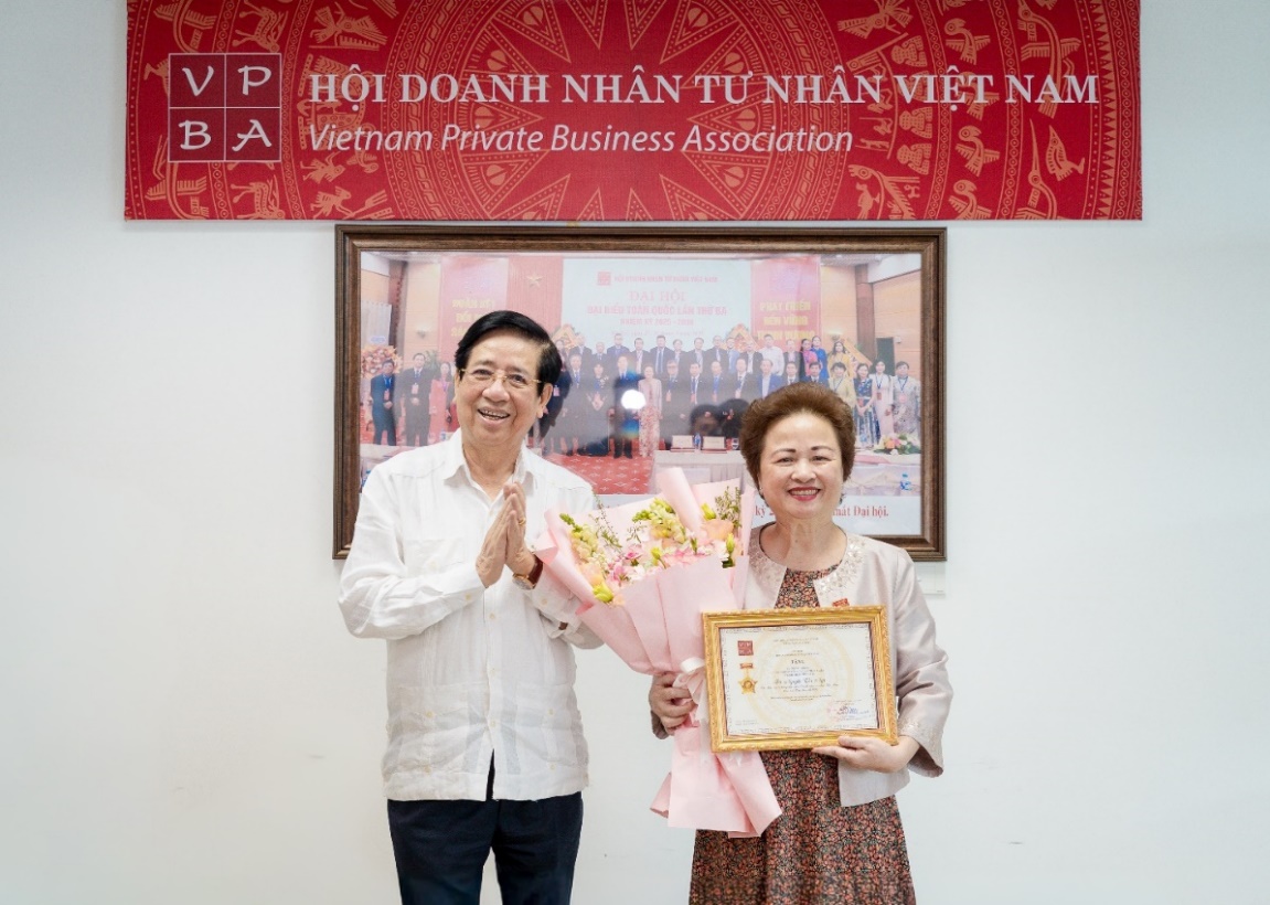 Madame Nguyễn Thị Nga được giao giữ chức Quyền Chủ tịch Hội Doanh nhân Tư nhân Việt Nam- Ảnh 2. Madame Nguyễn Thị Nga được giao giữ chức Quyền Chủ tịch Hội Doanh nhân Tư nhân Việt Nam- Ảnh 2.