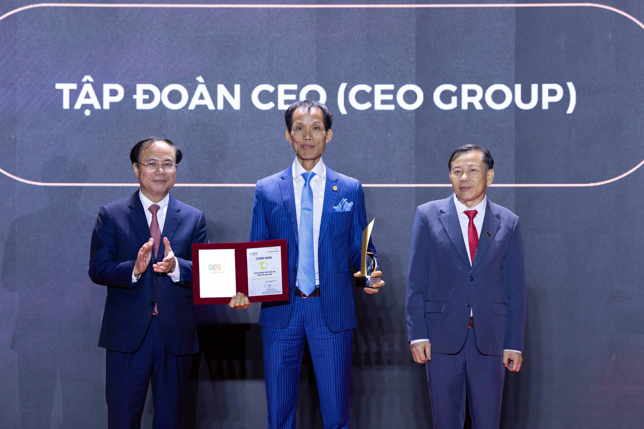 Giải Đặc biệt Doanh nghiệp bất động sản dẫn đầu Việt Nam và TOP 10 doanh nghiệp bất động sản hàng đầu Việt Nam- Ảnh 7. Giải Đặc biệt Doanh nghiệp bất động sản dẫn đầu Việt Nam và TOP 10 doanh nghiệp bất động sản hàng đầu Việt Nam- Ảnh 7.