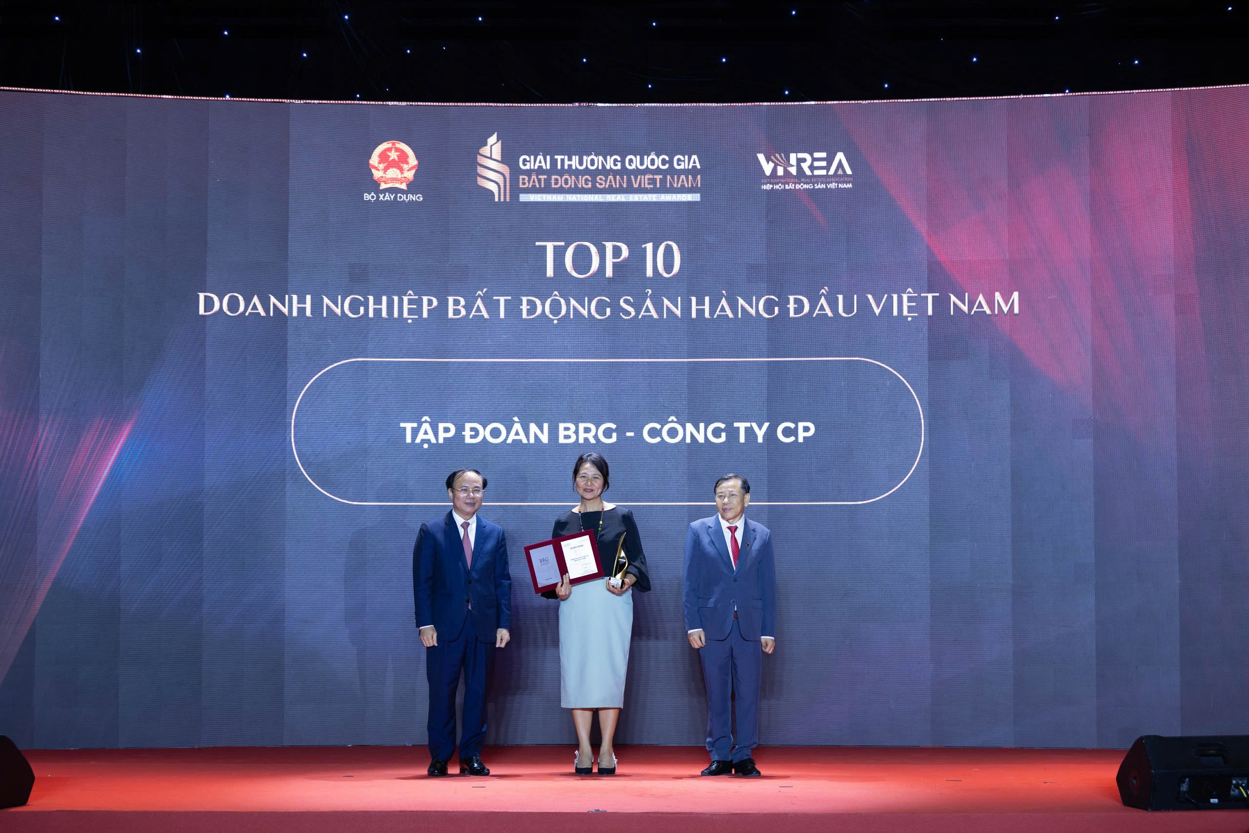 Giải Đặc biệt Doanh nghiệp bất động sản dẫn đầu Việt Nam và TOP 10 doanh nghiệp bất động sản hàng đầu Việt Nam- Ảnh 9. Giải Đặc biệt Doanh nghiệp bất động sản dẫn đầu Việt Nam và TOP 10 doanh nghiệp bất động sản hàng đầu Việt Nam- Ảnh 9.