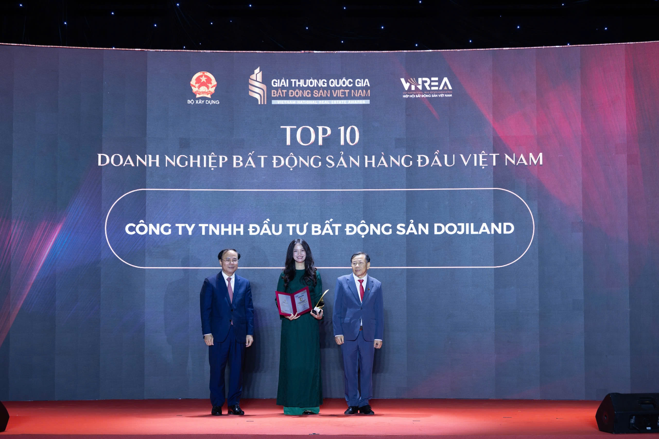 Giải Đặc biệt Doanh nghiệp bất động sản dẫn đầu Việt Nam và TOP 10 doanh nghiệp bất động sản hàng đầu Việt Nam- Ảnh 10. Giải Đặc biệt Doanh nghiệp bất động sản dẫn đầu Việt Nam và TOP 10 doanh nghiệp bất động sản hàng đầu Việt Nam- Ảnh 10.