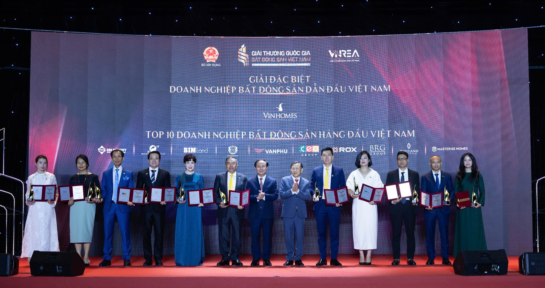 Giải Đặc biệt Doanh nghiệp bất động sản dẫn đầu Việt Nam và TOP 10 doanh nghiệp bất động sản hàng đầu Việt Nam