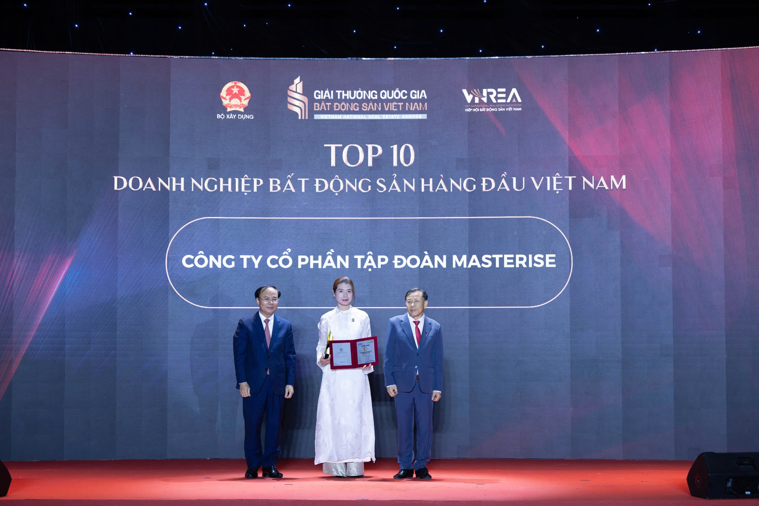 Giải Đặc biệt Doanh nghiệp bất động sản dẫn đầu Việt Nam và TOP 10 doanh nghiệp bất động sản hàng đầu Việt Nam- Ảnh 11. Giải Đặc biệt Doanh nghiệp bất động sản dẫn đầu Việt Nam và TOP 10 doanh nghiệp bất động sản hàng đầu Việt Nam- Ảnh 11.